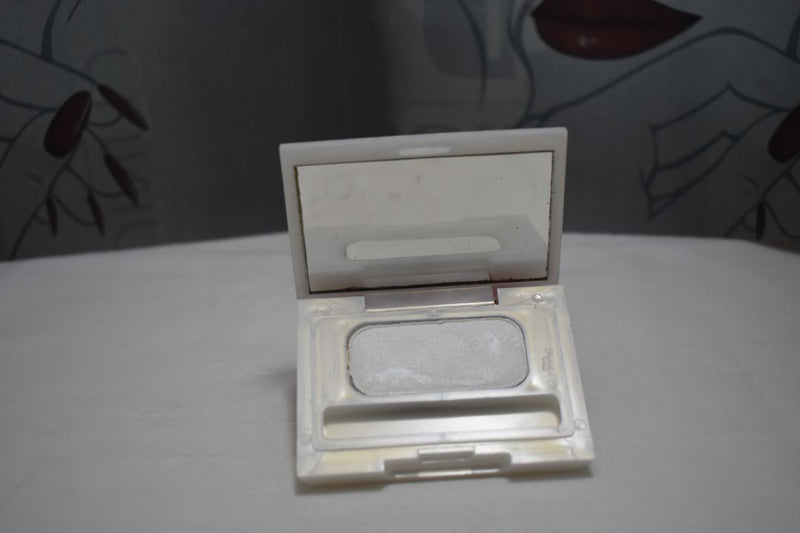 SEVENTEEN 17 COSMETICS CAKE EYESHADOW SUPER IRIDESCENT (No 11 - VELVET WHITE) / Συμπαγής  Σκιά Ματιών, Σούπερ Ιριδίζουσα -  (COLLECTION 11) -  Σε Απόχρωση (Απαλό Λευκό) 4 g.