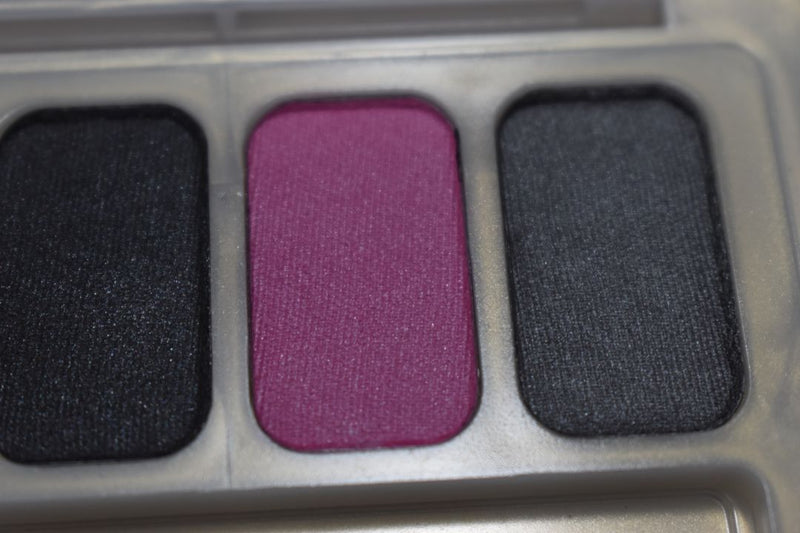 SEVENTEEN 17 COSMETICS CAKE EYESHADOW SUPER IRIDESCENT (PALETTE No 57 -  SMOKY) / Συμπαγής Τετραπλή Σκιά Ματιών, Σούπερ Ιριδίζουσα -  (COLLECTION 57) -  Σε Απόχρωση (Γκρι Ανοικτό - Γκρι Μολυβί - Ροζ - Γκρι Μεταλλικό) 8 g.