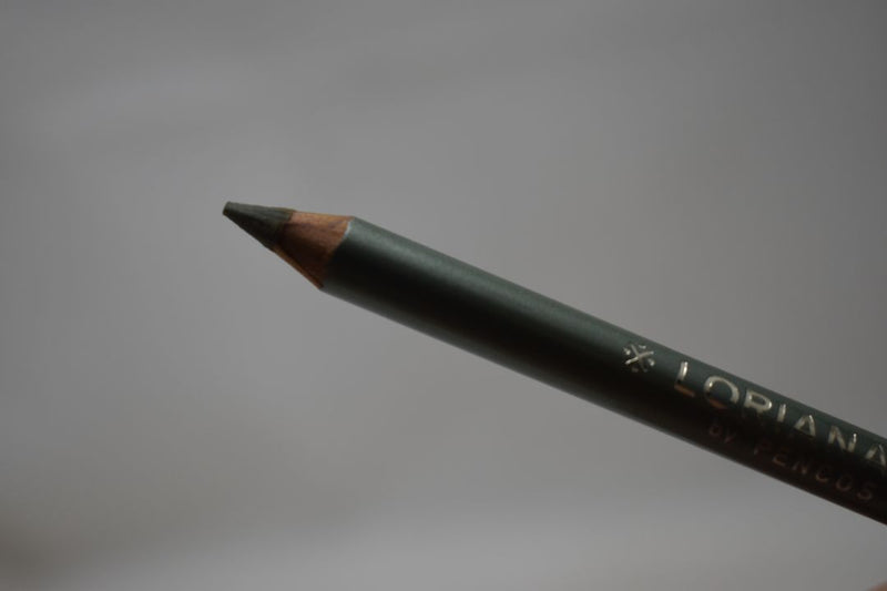 LORIANA BY PENCOS ITALY COSMETIC EYE- KOHL (KAJAL)-LIP LINERS / Μολύβι Όλα Μέσα, Απαλό και Λείο (Kajal) για τα Μάτια, για τα Φρύδια, και για τα Χείλια, σε Απόχρωση (VERT OLIVE - Πράσινο της ελιάς).