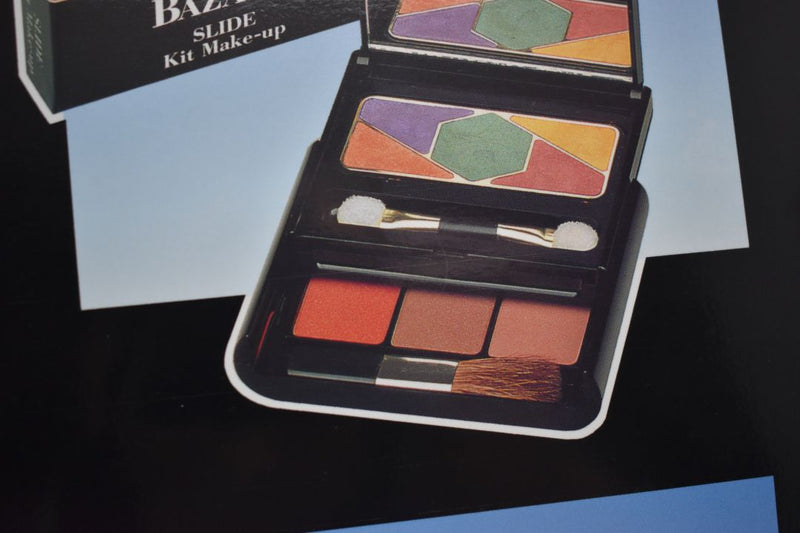 FASHION BAZAAR SLIDE KIT MAKE-UP (0035) 5 EYE SHADOW SATIN + 1 BLUSH + 1 INDIAN EART + 1 COMPACT LIP POWDER / 5 ΣΚΙΕΣ ΜΑΤΙΩΝ ΣΑΤΙΝΕ 3,5 g + 1 ΡΟΥΖ 1,7 g + 1 ΠΟΥΔΡΑ ΙΝΔΙΚΗΣ ΓΗΣ 1,7 g + 1 ΣΥΜΠΙΕΣΜΕΝΗ ΠΟΥΔΡΑ ΧΕΙΛΙΩΝ 1,7 g.