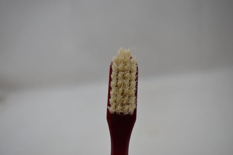 KENT OF LONDON ORIGINAL TOOTHBRUSH (SOFT) STRAIGHT TUFT PURE BRISTLE RED COLOR (VERSION 1978) / ΟΔΟΝΤΟΒΟΥΡΤΣΑ ΜΕ ΙΣΙΕΣ ΚΑΙ ΑΥΘΕΝΤΙΚΕΣ ΤΡΙΧΕΣ (ΜΑΛΑΚΕΣ) ΧΡΩΜΑΤΟΣ  ΚΟΚΚΙΝΟΥ.