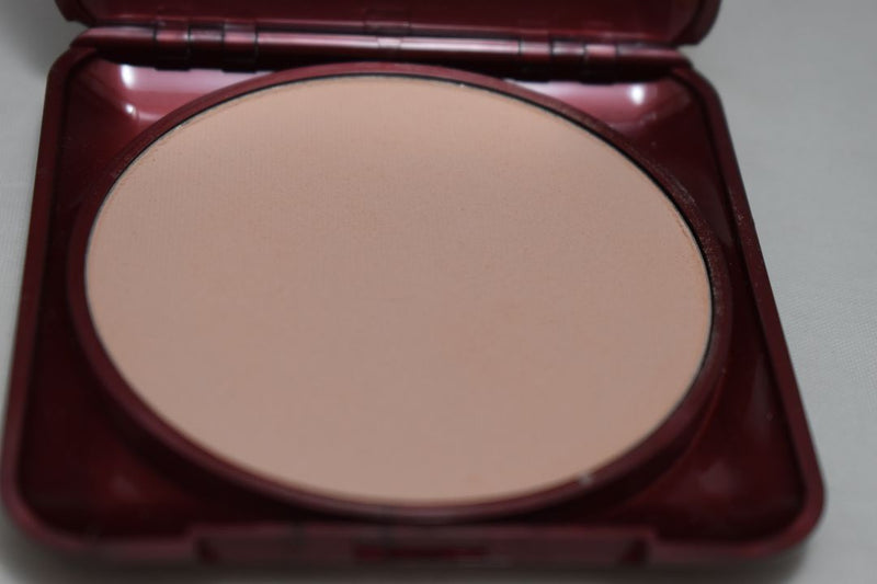 CONSTANCE CARROLL COMPACT DE-LUXE POWDER WITH MIRROR / Συμπαγής (Πιεσμένη) Πούδρα Προσώπου με Καθρέπτη σε Απόχρωση (TENDER TOUCH - ΦΥΣΙΚΟ ΑΝΟΙΚΤΟ) 17 g.