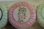 YARDLEY SWEET PEA / PETUNIA / ROSES / LILY OF THE VALLEY (VERSION 1980) LUXURY / PERFUMED / ASSORTED GEUST SOAPS WITH FLOWERS FRESH 4 X (4 SOAPS 30 gr 4 x 1 OZ) TOTAL NET WT 120 gr 4 OZ.