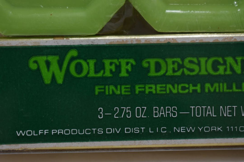 WOLFF GIFT BOX DESIGNER SERIES (COLOR GREEN) FINE FRENCH MILLED SOAPS (VERSION 1981) / Συσκευασία Δώρου, Σχεδιαστική σειρά Χρώματος Πράσινου, από Φίνα Αρωματισμένα και Αλεσμένα Γαλλικά σαπούνια 3 BARS 2.75 OZ. - TOTAL NET WT. 8.25 OZ (234g).