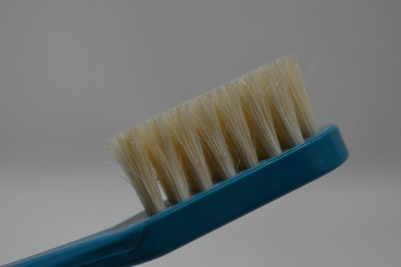 KENT OF LONDON ORIGINAL TOOTHBRUSH (SOFT) STRAIGHT TUFT PURE BRISTLE GREEN COLOR (VERSION 1978) / ΟΔΟΝΤΟΒΟΥΡΤΣΑ ΜΕ ΙΣΙΕΣ ΚΑΙ ΑΥΘΕΝΤΙΚΕΣ ΤΡΙΧΕΣ (ΜΑΛΑΚΕΣ) ΧΡΩΜΑΤΟΣ ΠΡΑΣΙΝΟΥ.